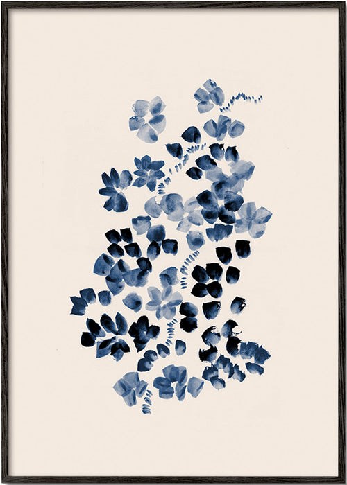 Estampa botânica com flores azuis sobre creme – Black Frame