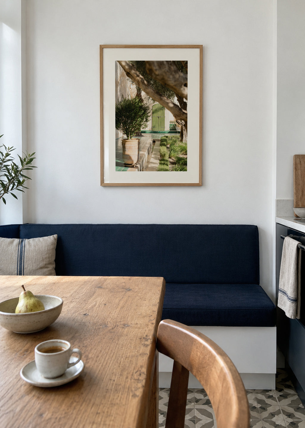 Le Jardin Secret - Framed poster in an interior