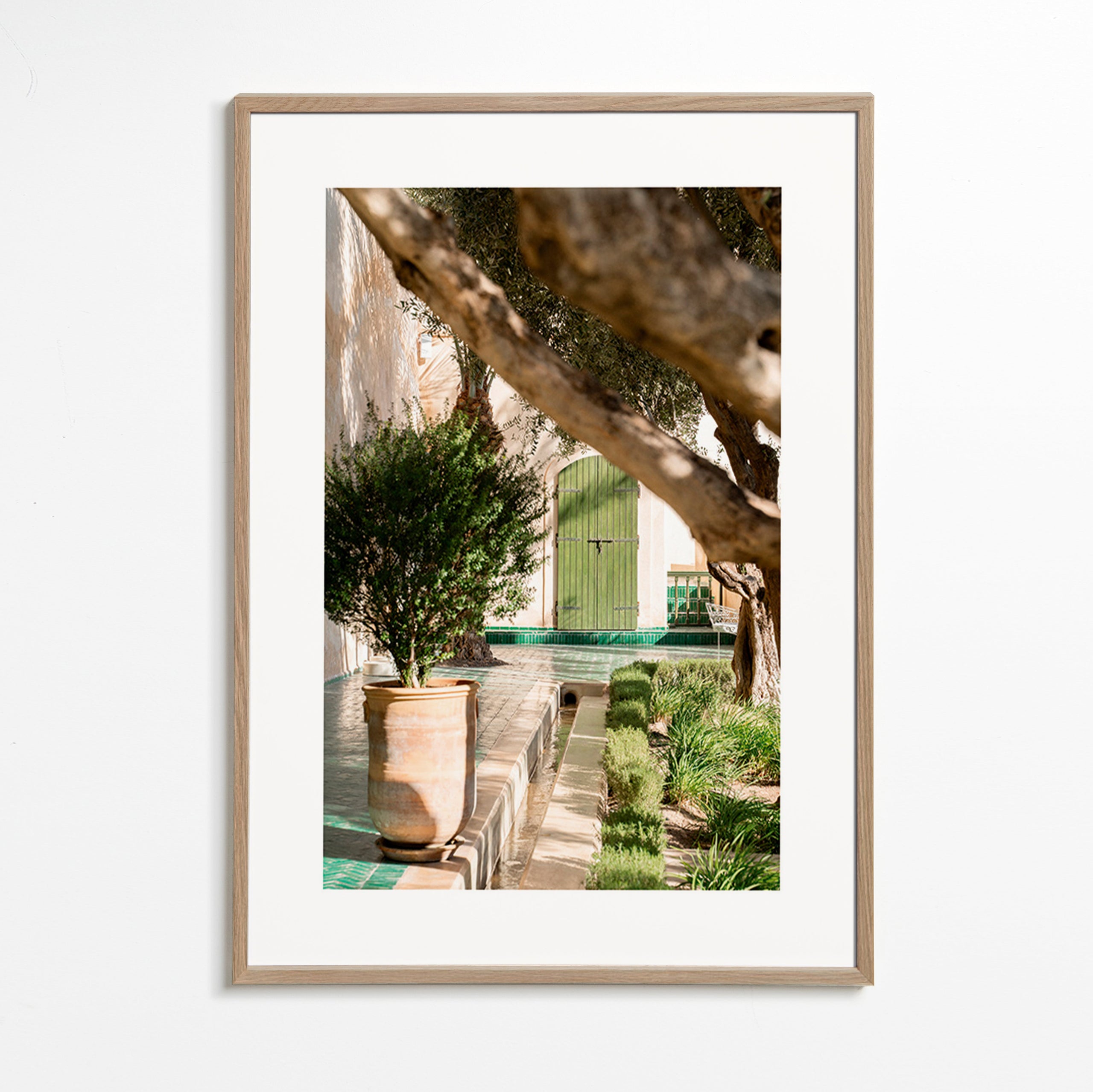 Estampa botânica de pátio mediterrâneo – Oak Frame