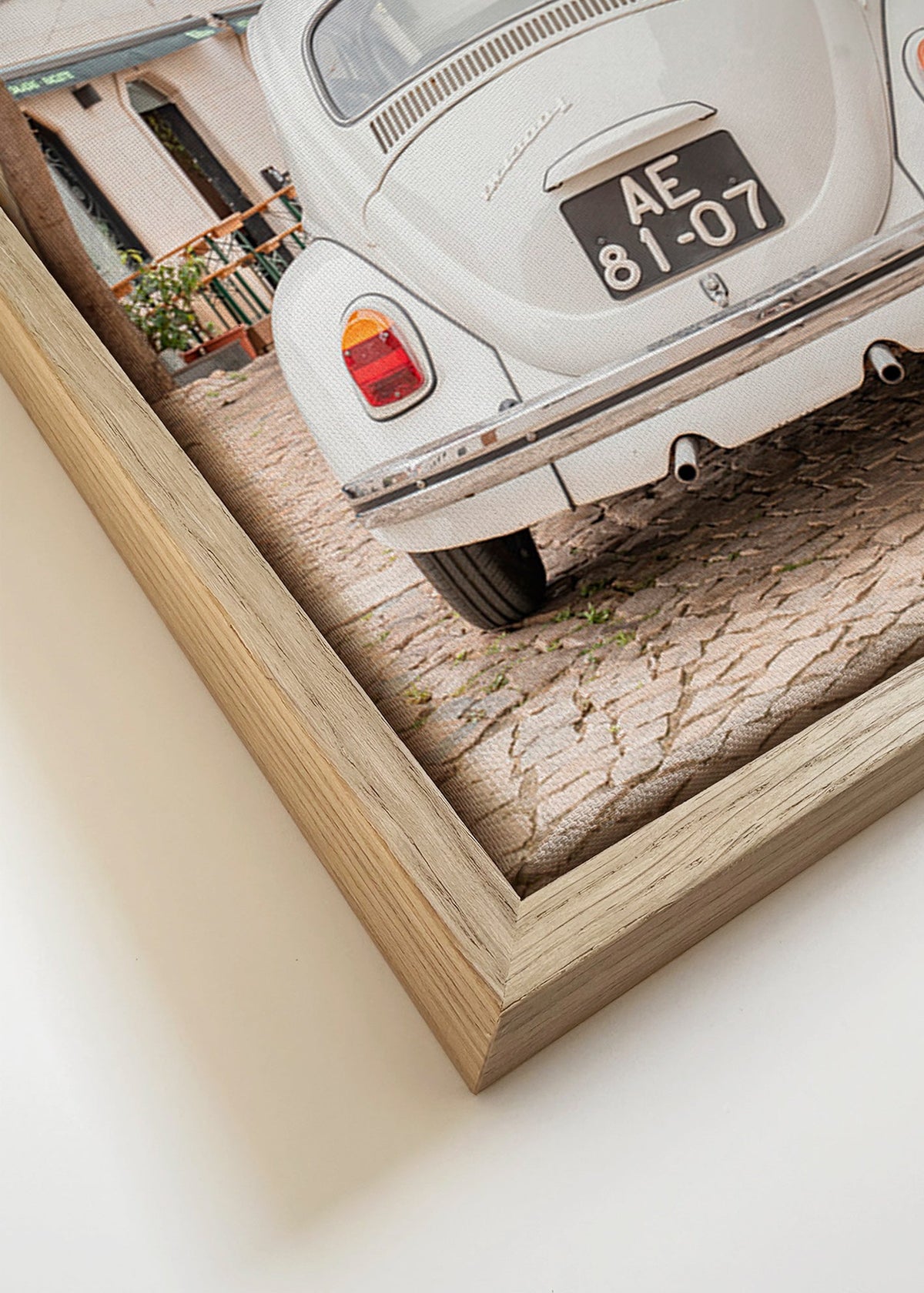 Quadro de cidade com carro clássico em calçada – Canvas detail