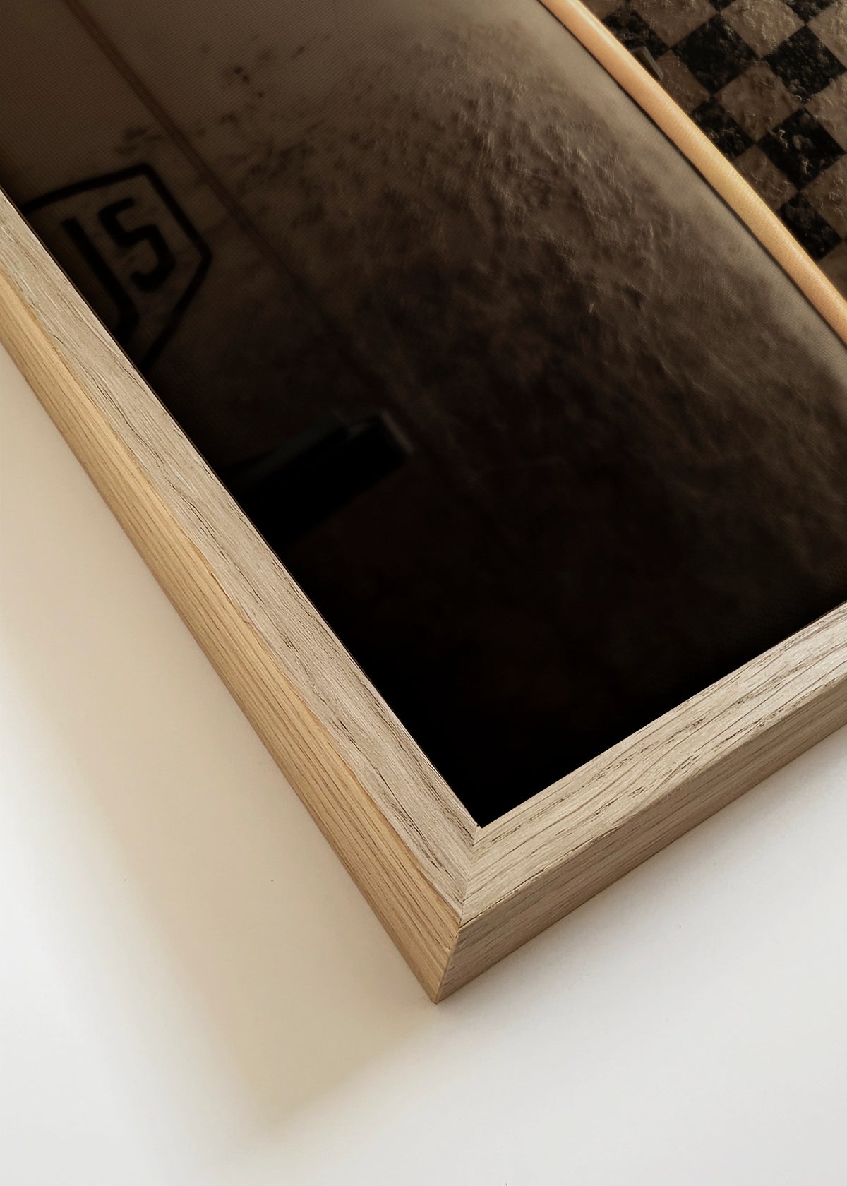 Deus - Framed canvas detail