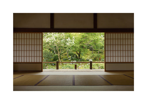 Design relaxante com vista de jardim japonês interior