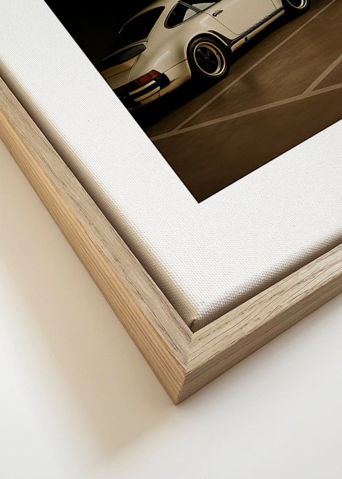 Fotografia de carro clássico em garagem noturna – Canvas detail