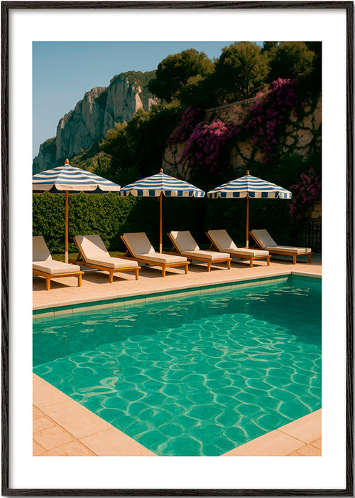 Fotografia de piscina com guarda-sóis às riscas – Black Frame