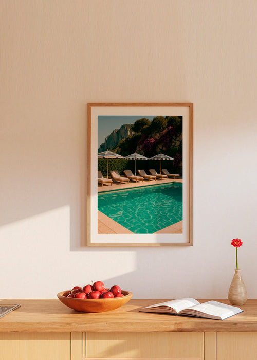 Fotografia de piscina com guarda-sóis às riscas – Product1