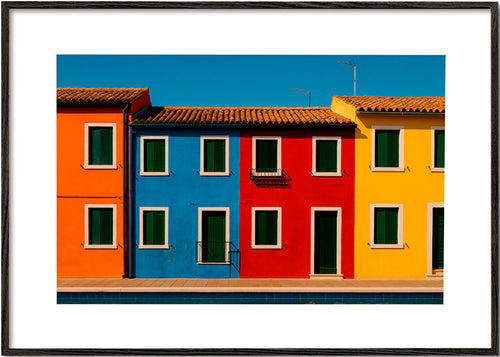 Arte para cozinha: fachadas coloridas alinhadas – Black Frame