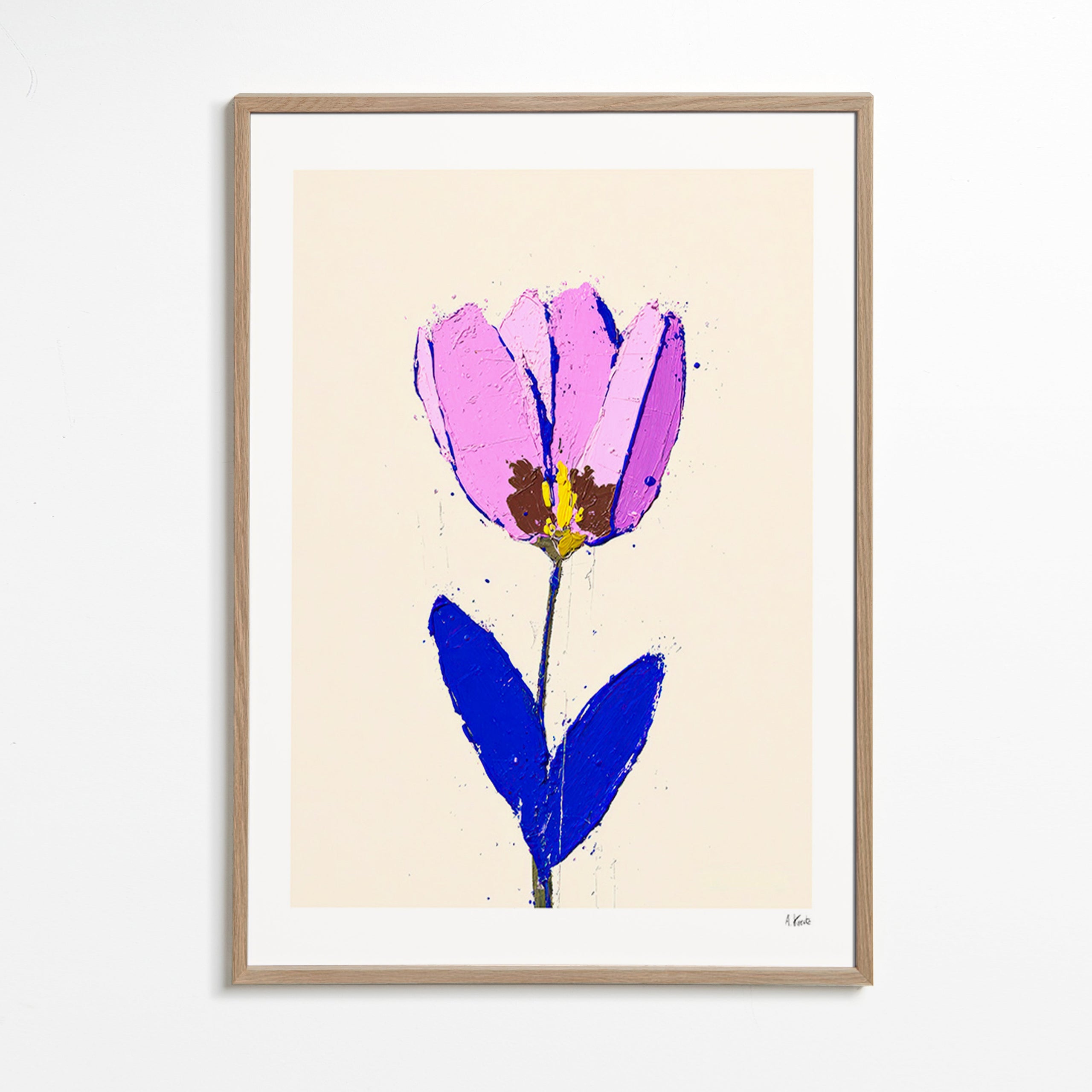 Estampa botânica com flor violeta e folha azul – Oak Frame