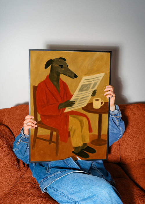 Quadro de cão lendo jornal com robe vermelho – Product1