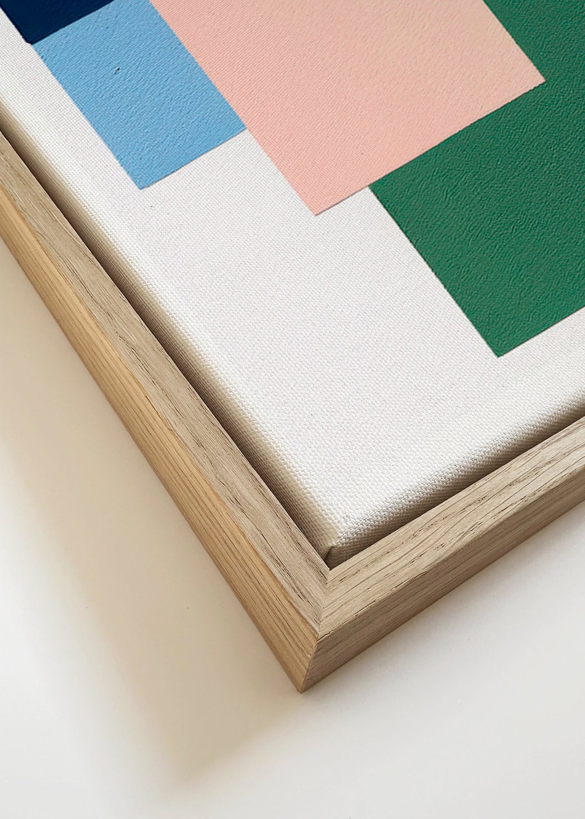 Quadro geométrico com blocos de cor sobrepostos – Canvas detail