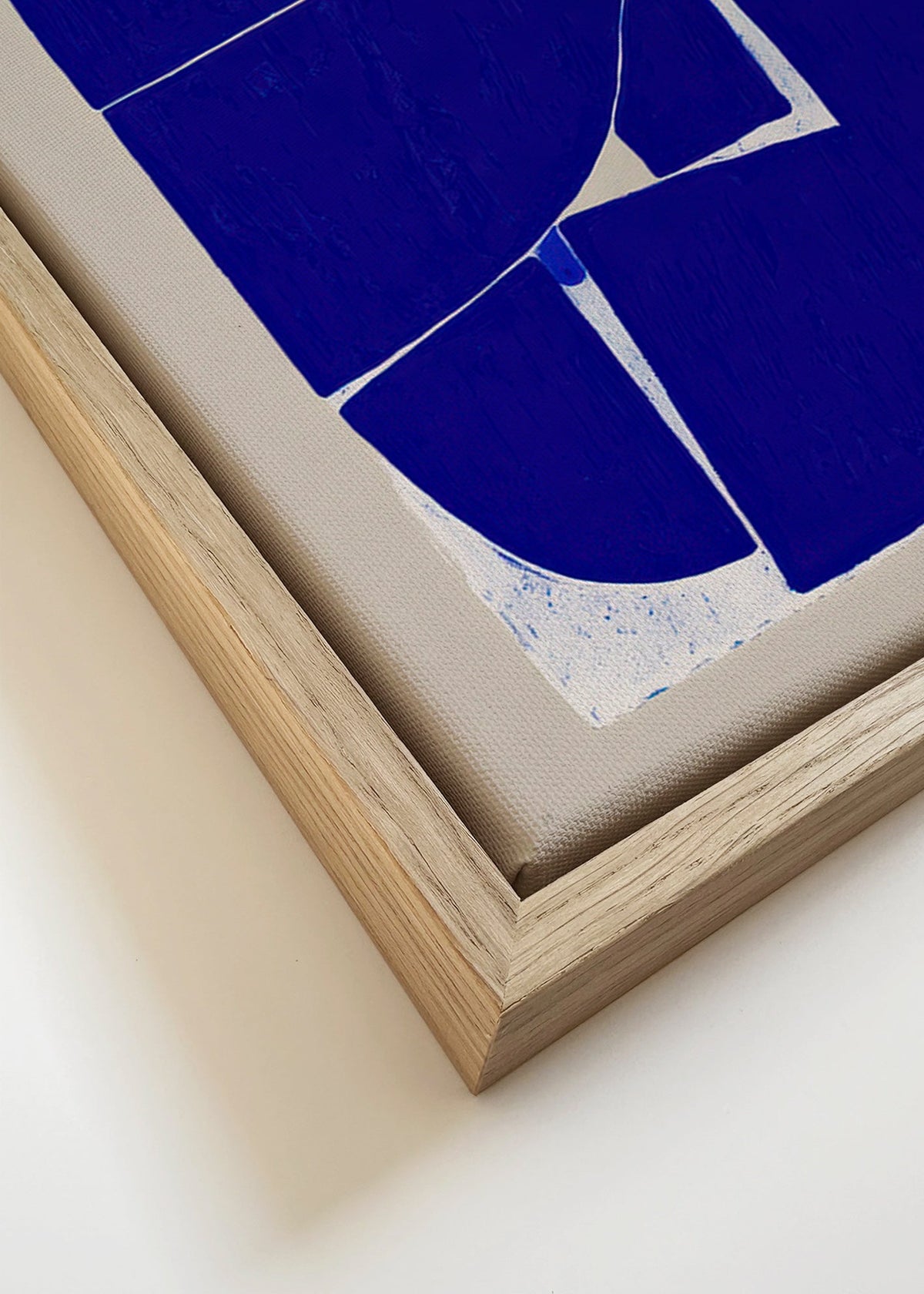 Quadro abstrato azul com blocos orgânicos – Canvas detail