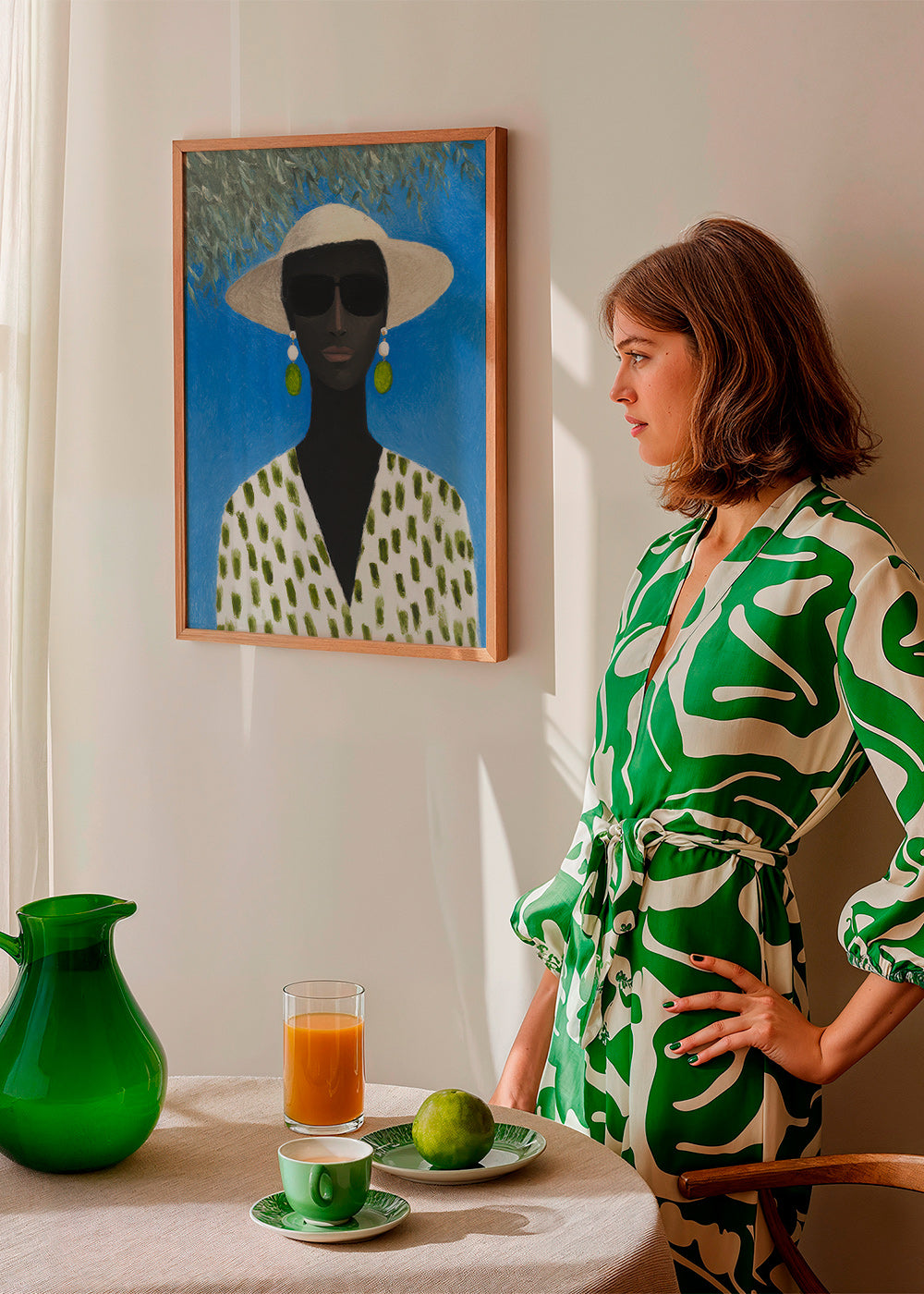 Ilustração feminina com chapéu e padrão verde – Product1