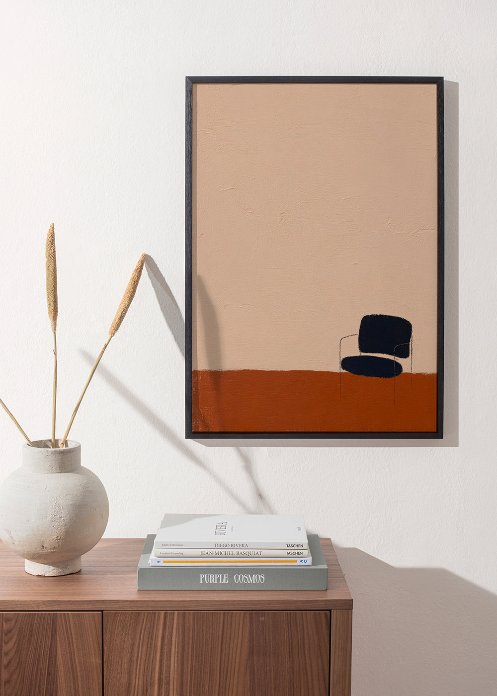 Quadro minimalista com cadeira e chão ocre