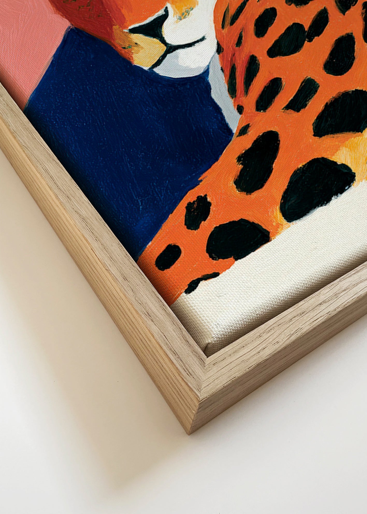 Quadro: Leopardo descansando em fundo rosa