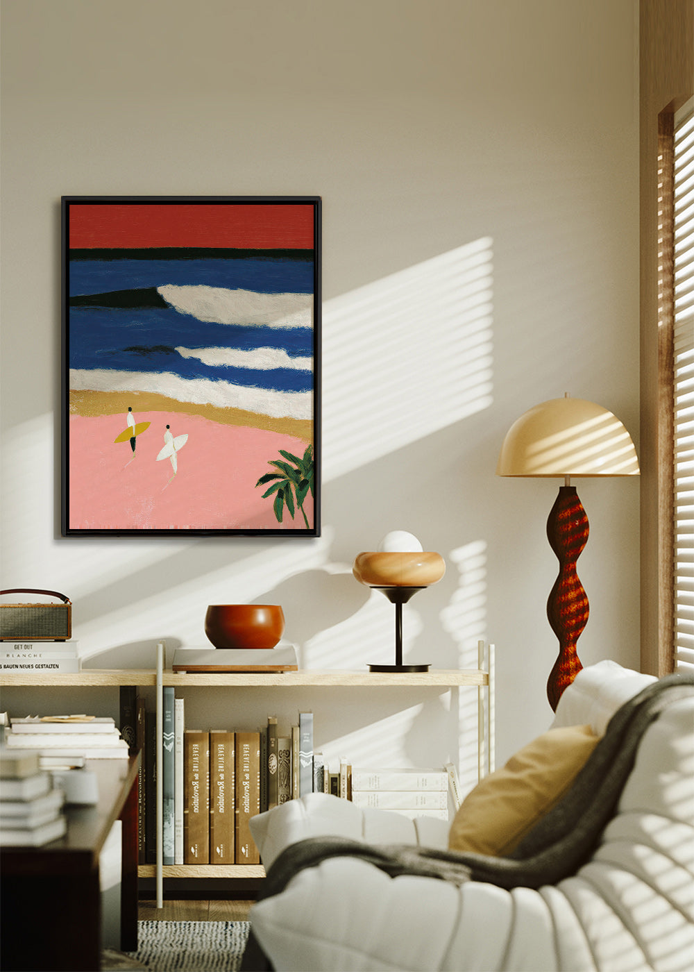 Quadro de paisagem com surfistas e areia rosa