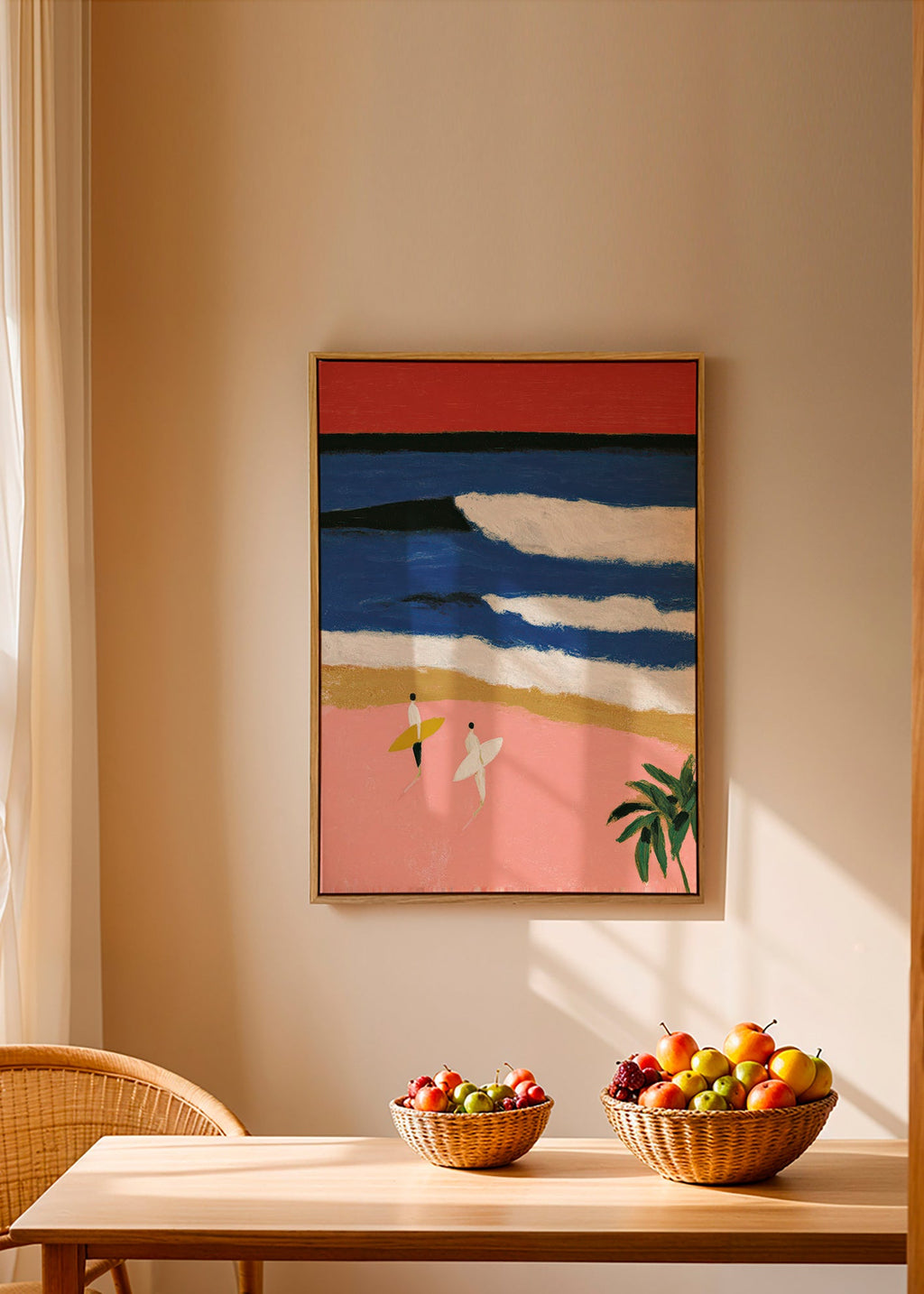 Quadro de paisagem com surfistas e areia rosa