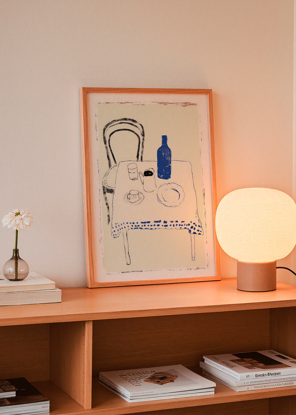 Arte para cozinha garrafa azul e louça minimal