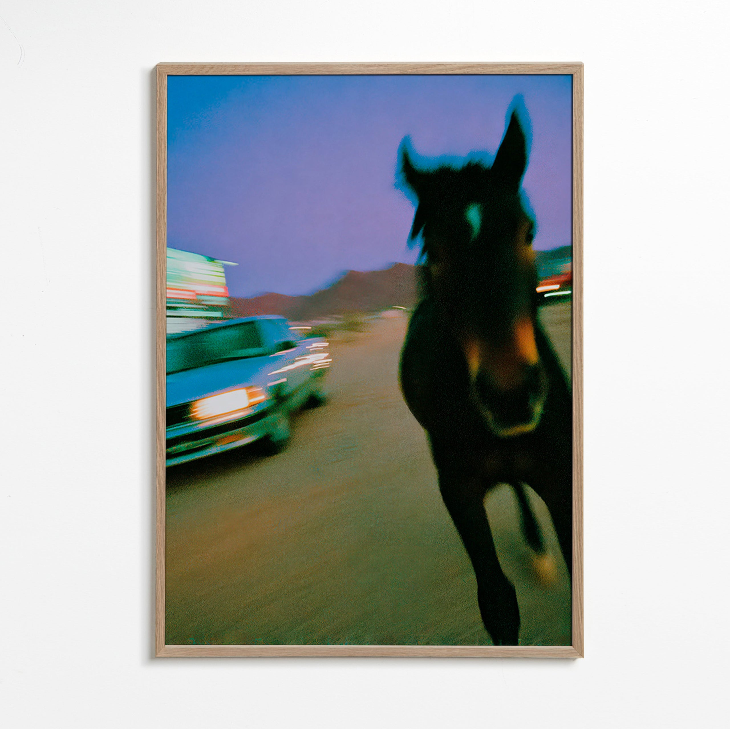 Quadro cavalo em movimento ao anoitecer