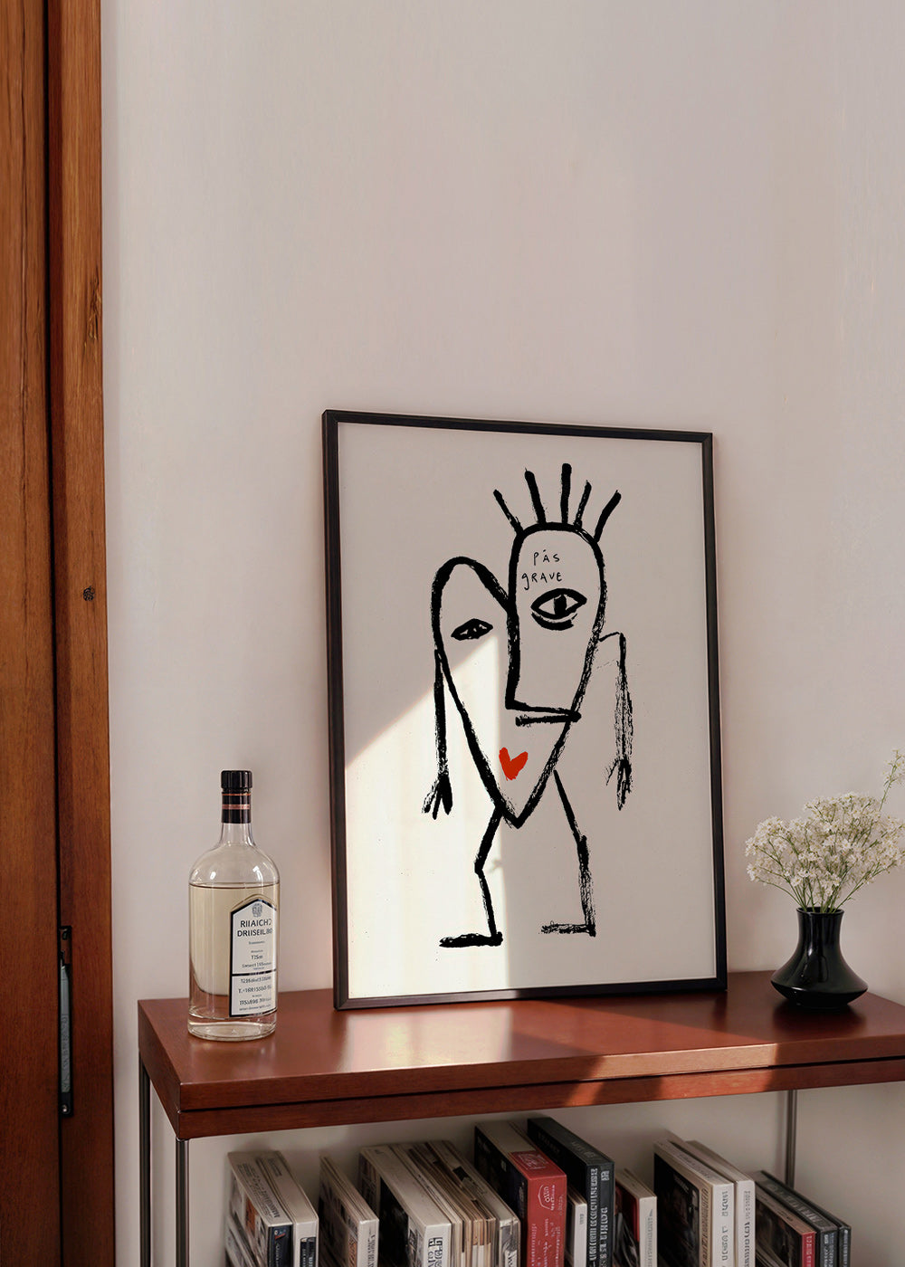 Arte abstrata rosto linear com coração vermelho