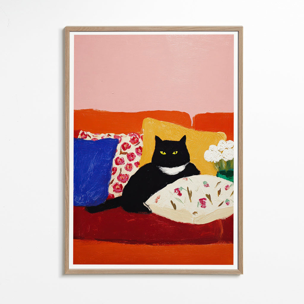 Quadro gato preto no sofá colorido