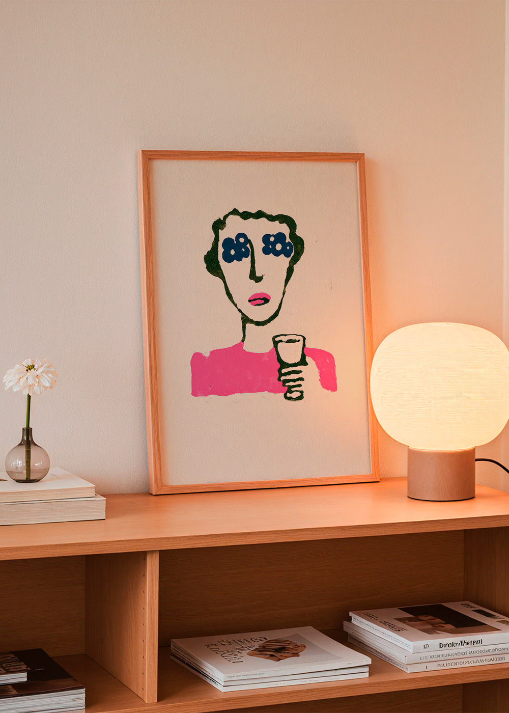 Ilustração floral com figura e copo