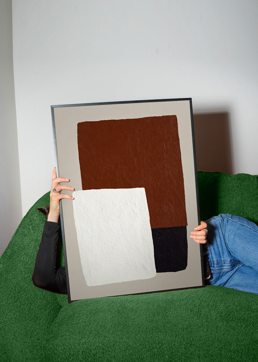Design minimal com blocos castanho e branco
