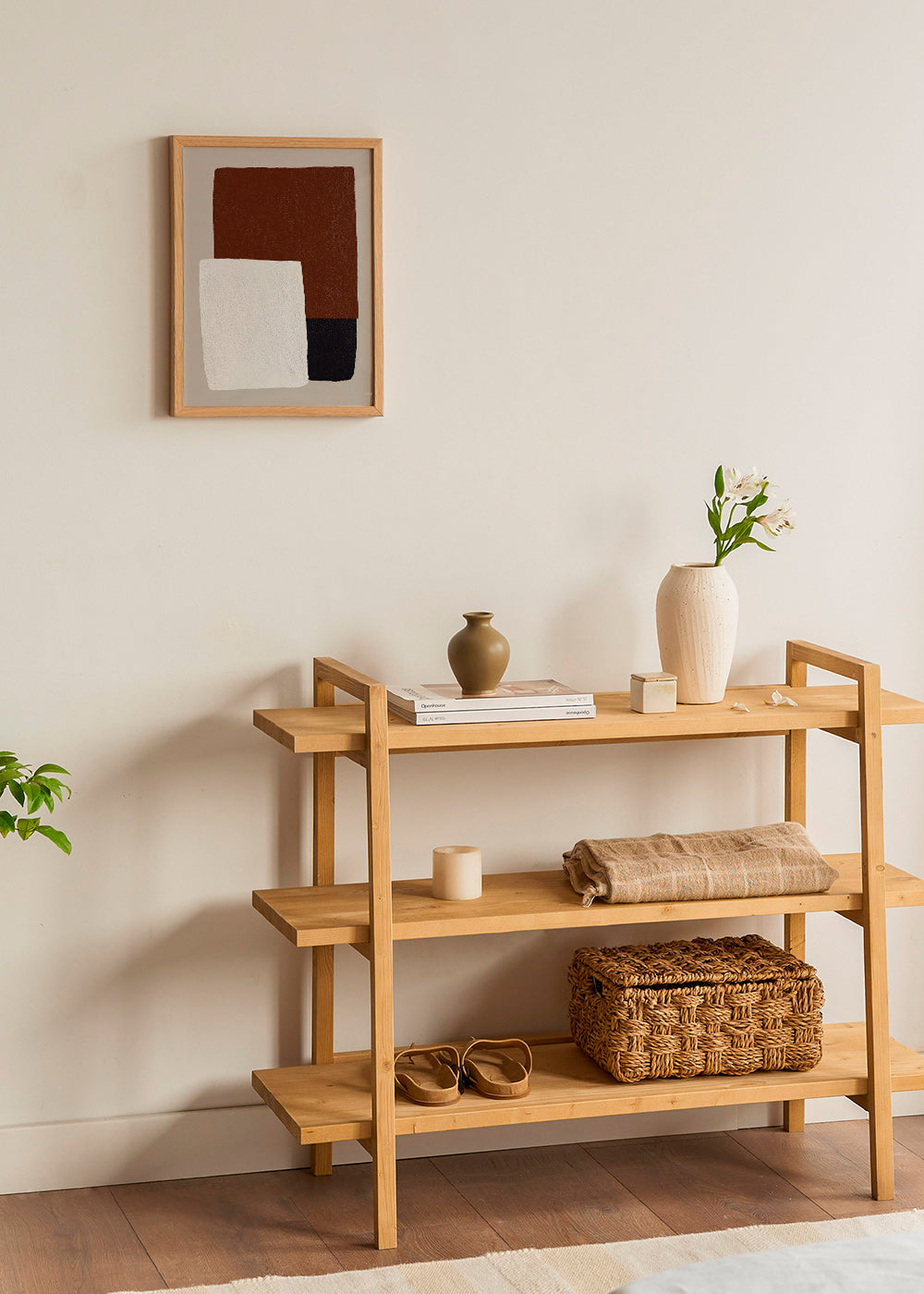 Design minimal com blocos castanho e branco