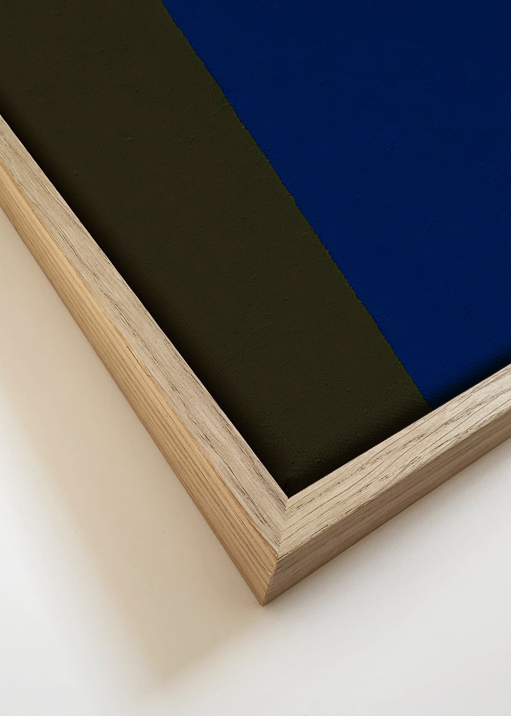 Quadro geométrico com bloco azul vertical