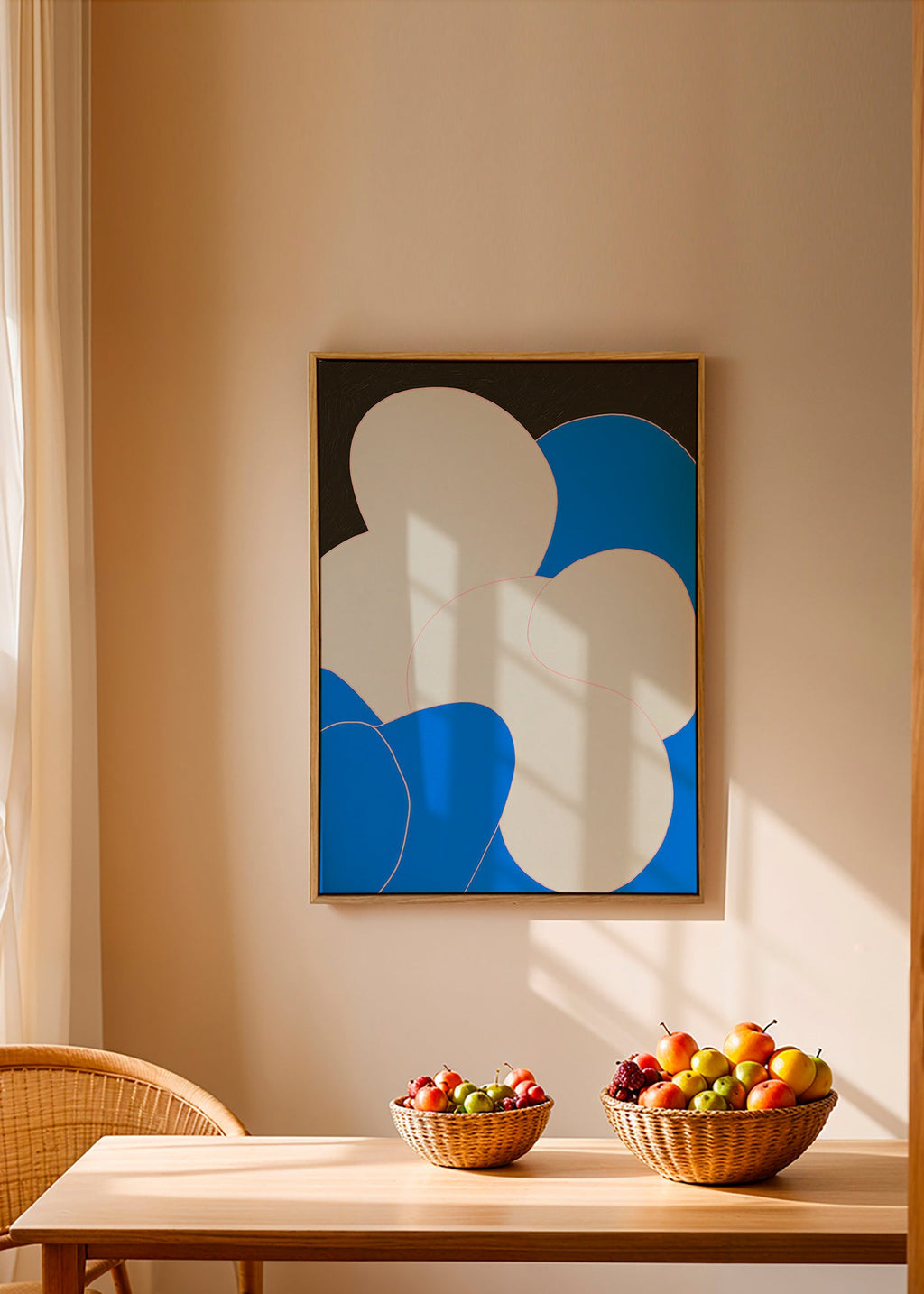 Quadro abstrato com formas orgânicas azul e branco