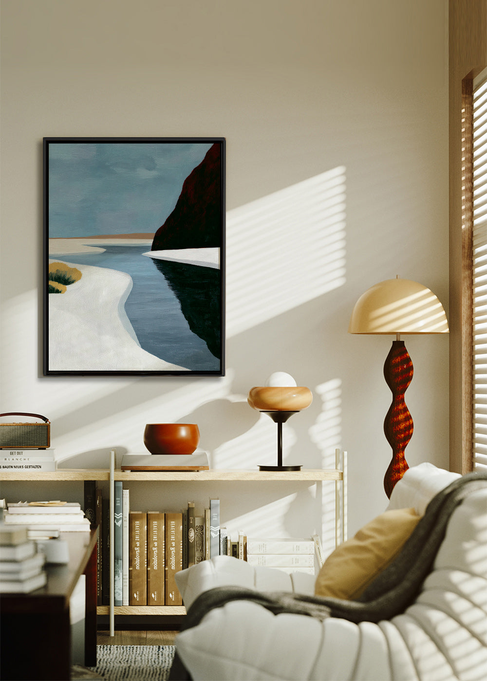 Quadro de paisagem: estuário minimalista com penhasco escuro
