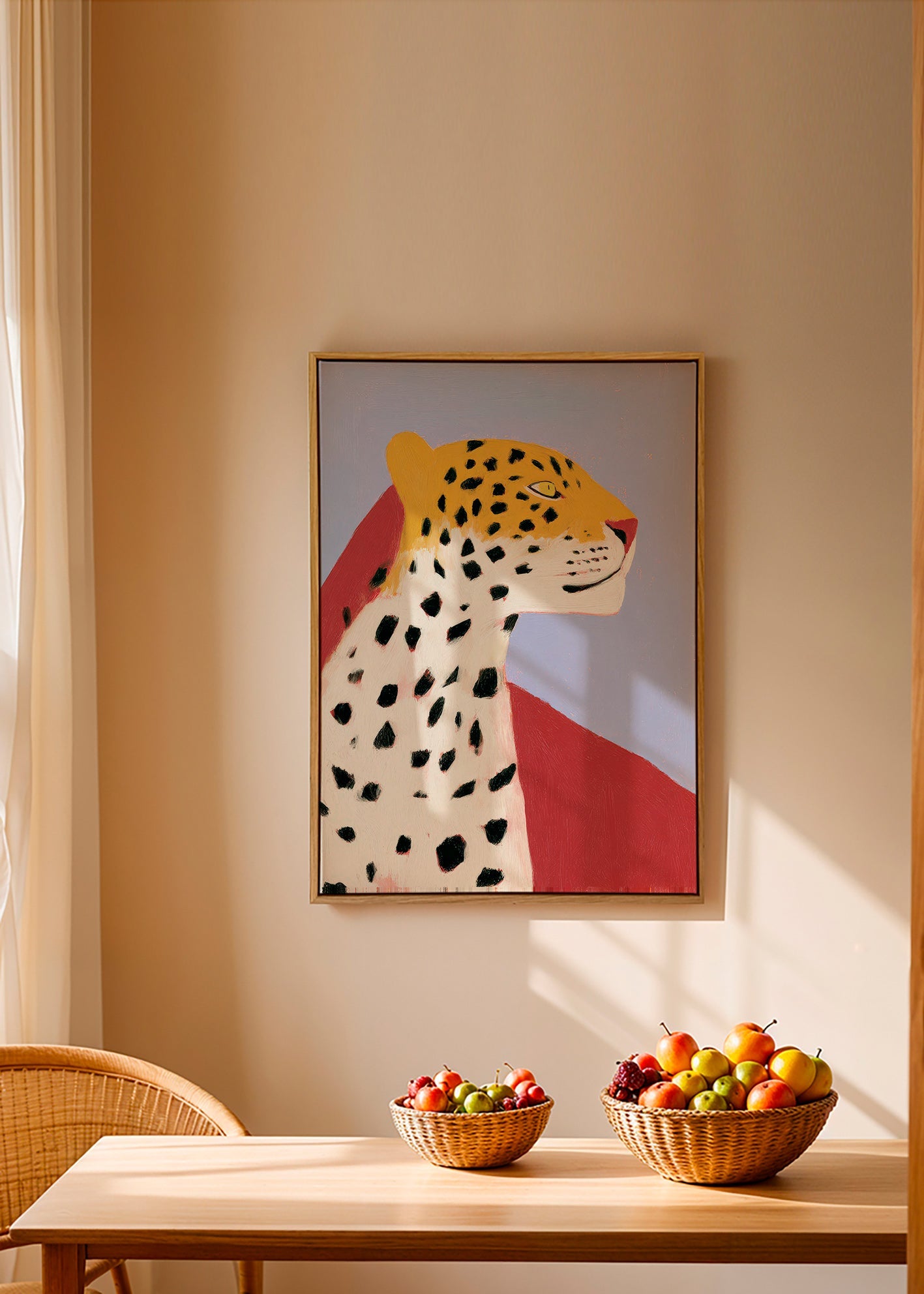 Leopardo de perfil sobre fundo lavanda