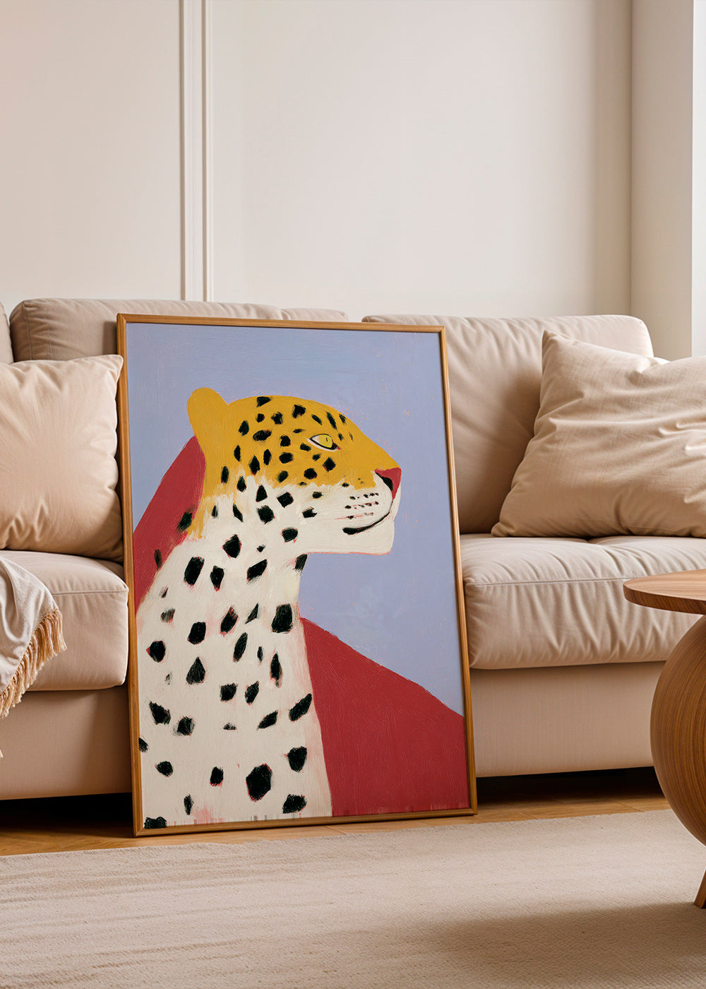 Leopardo de perfil sobre fundo lavanda