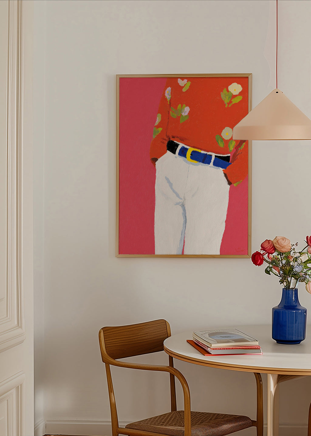 Ilustração torso com camisa floral em fundo rosa