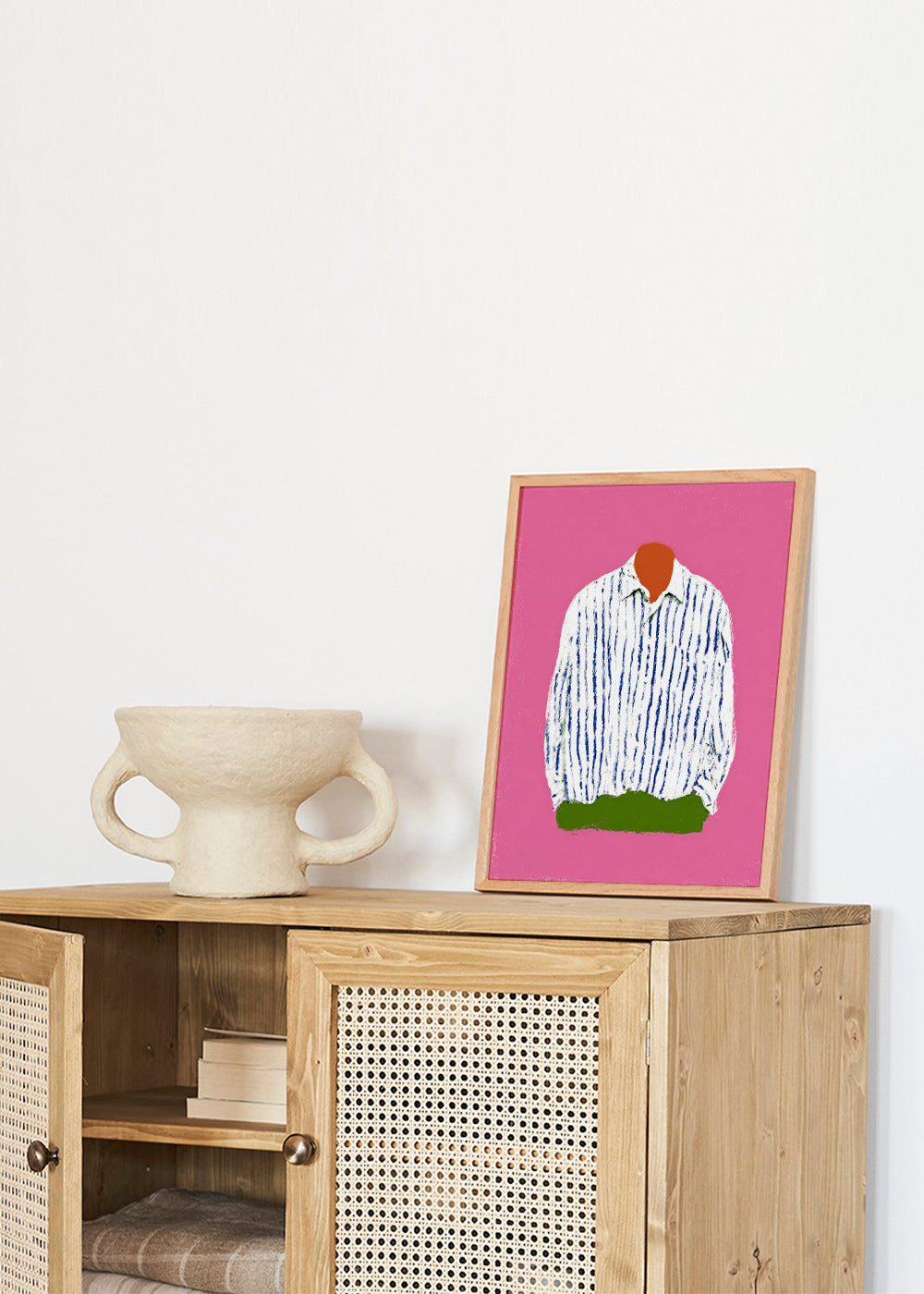 Ilustração camisa às riscas em fundo rosa