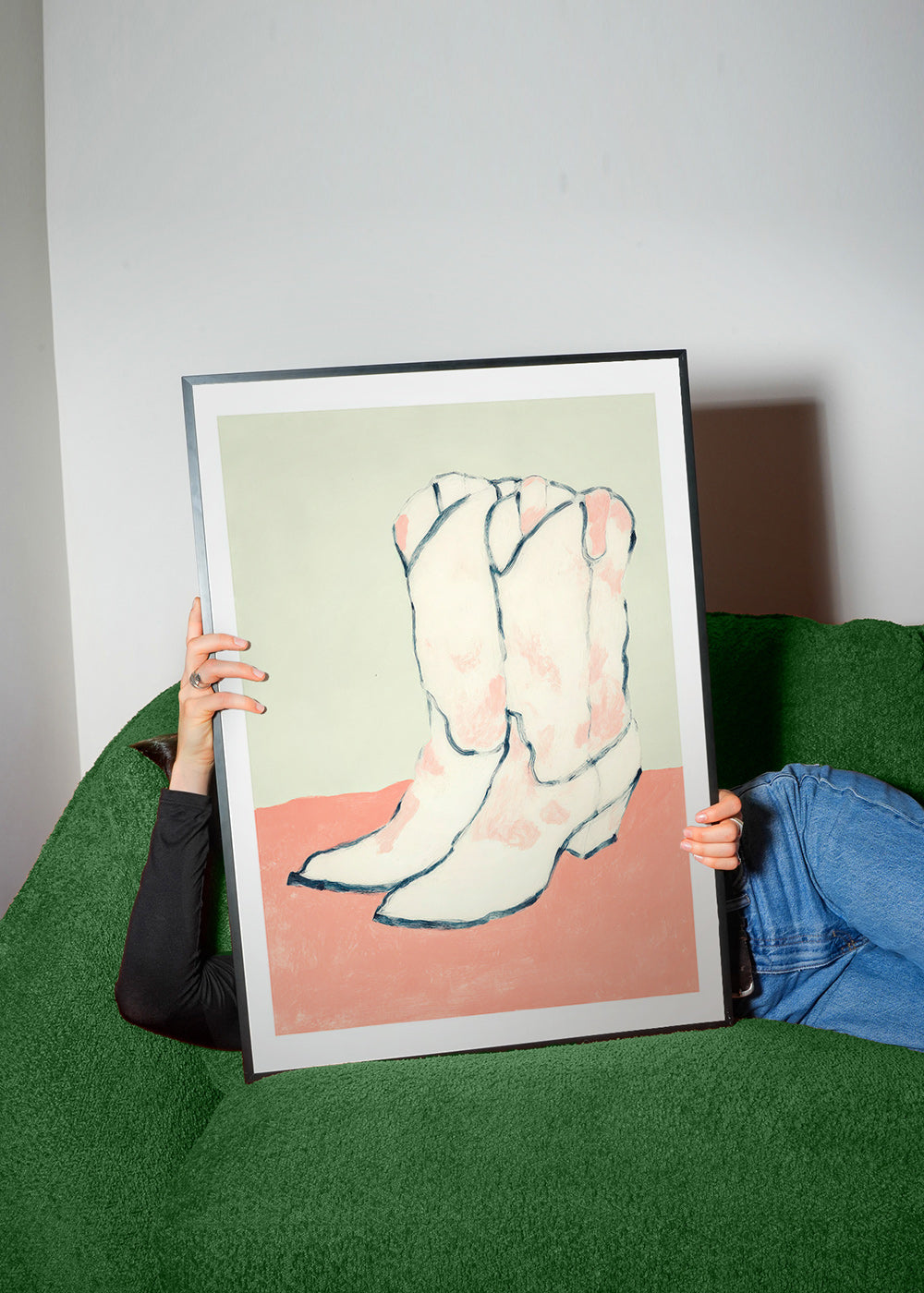 Ilustração botas brancas sobre fundo pastel