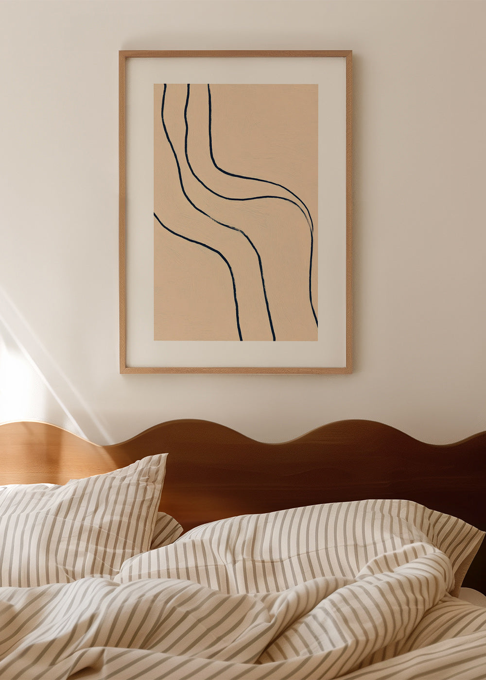 Quadro minimalista com linhas fluidas em bege