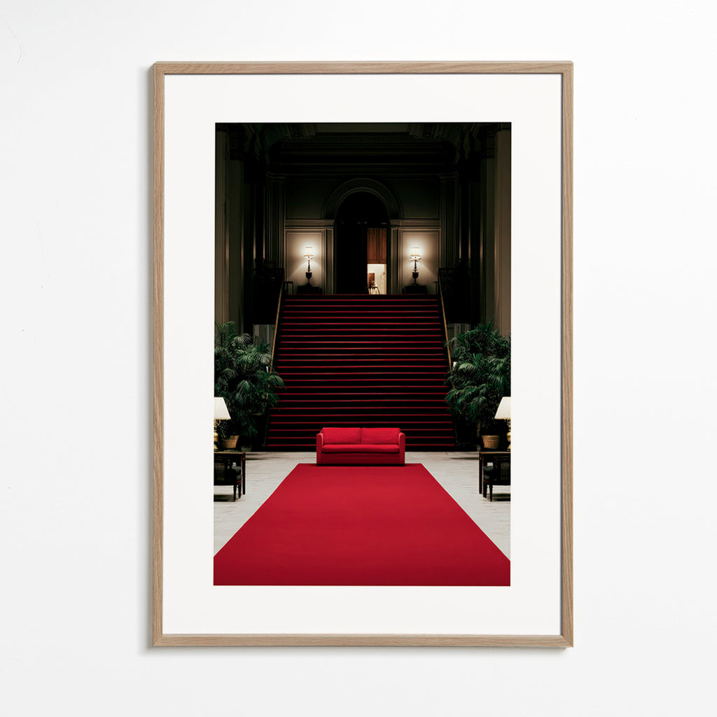 Fotografia de escadaria com tapete vermelho