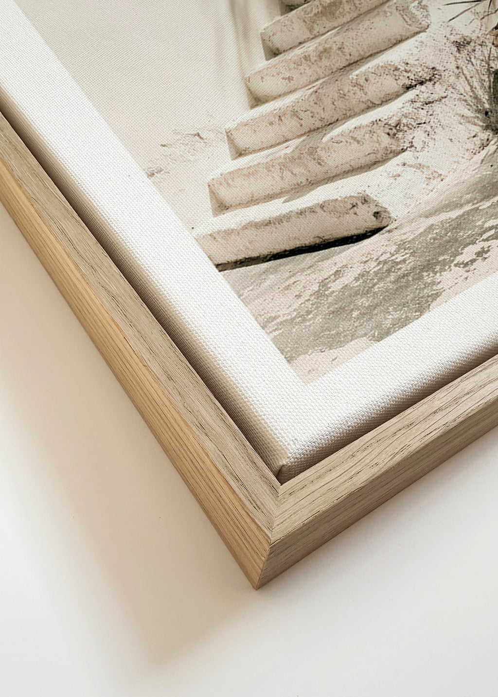 Photograph de escadas brancas com planta