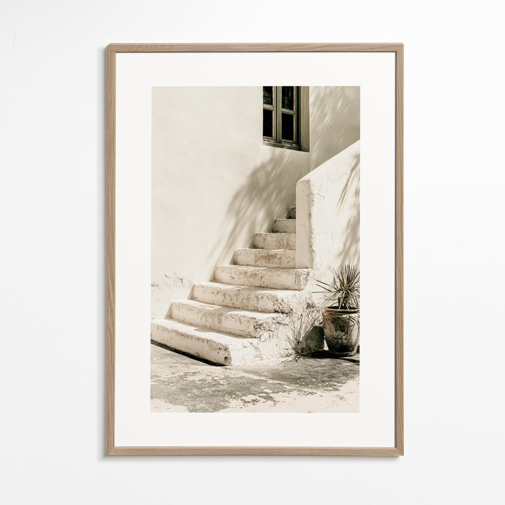 Photograph de escadas brancas com planta