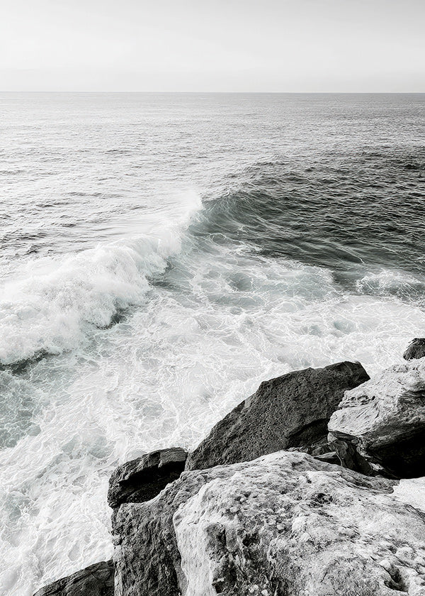 Arte paisagística: penhasco e onda a preto e branco