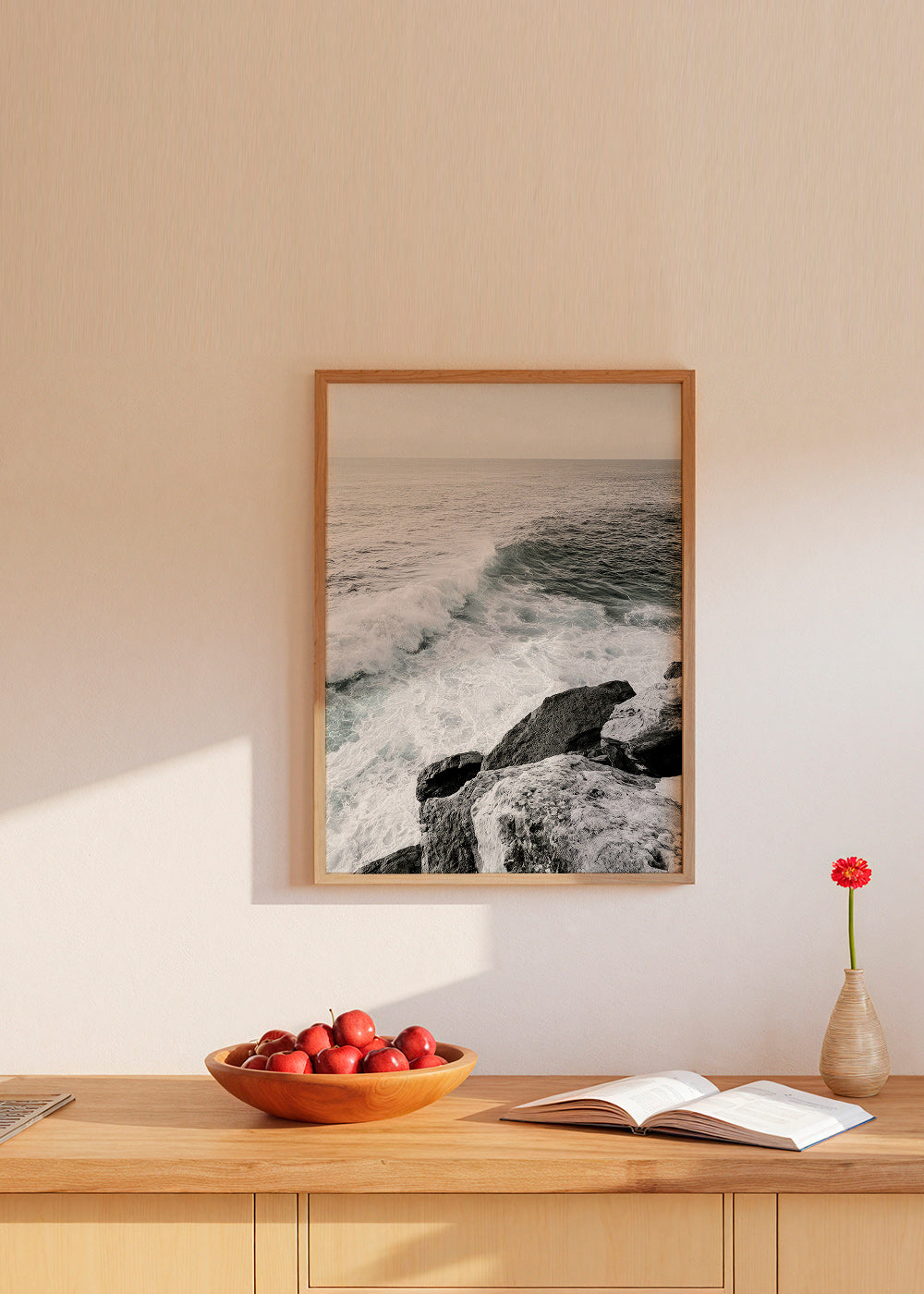 Arte paisagística: penhasco e onda a preto e branco