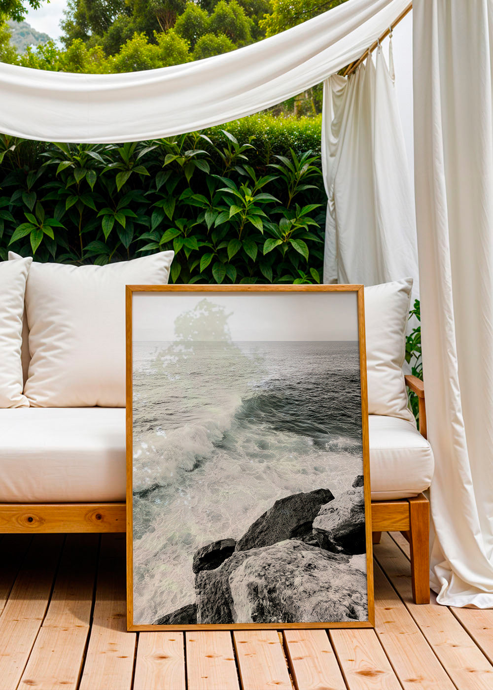 Arte paisagística: penhasco e onda a preto e branco