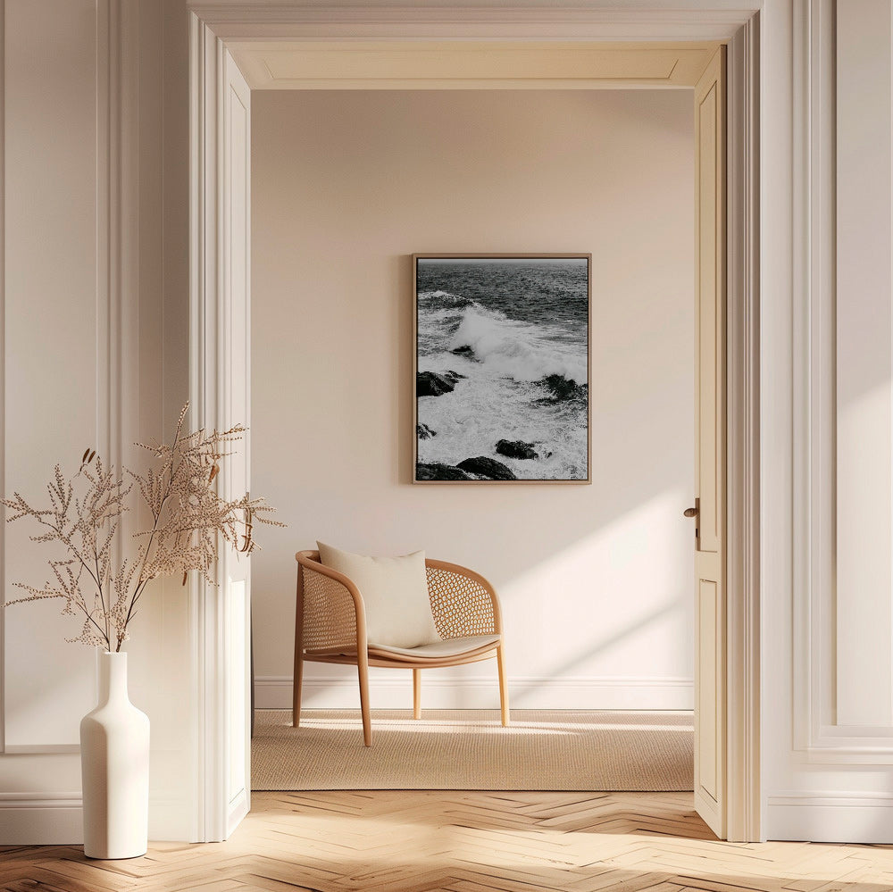 Quadro de paisagem marinha a preto e branco com ondas