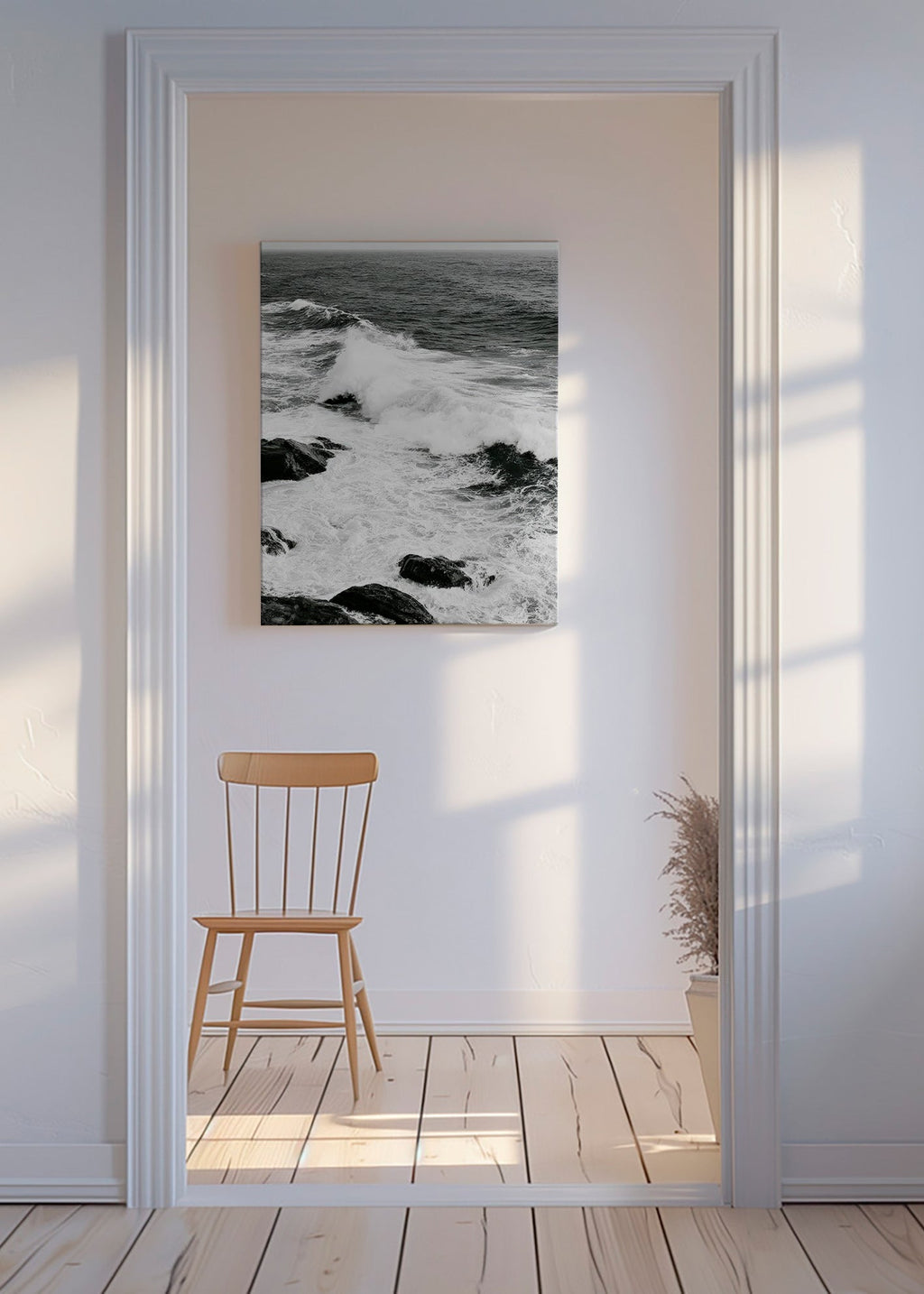 Quadro de paisagem marinha a preto e branco com ondas