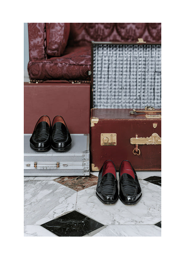 Quadro de viagem com malas vintage e sapatos engraxados