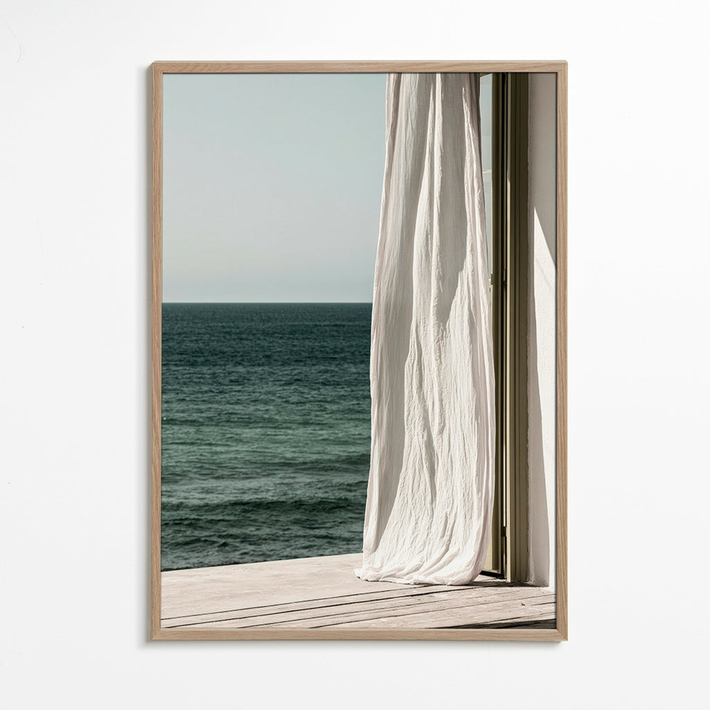 Quadro de paisagem com cortina junto ao mar