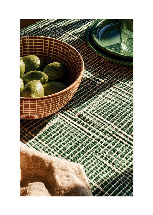 Arte para cozinha com limas em tigela e tecido gráfico