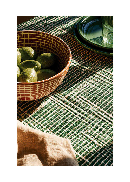 Arte para cozinha com limas em tigela e tecido gráfico