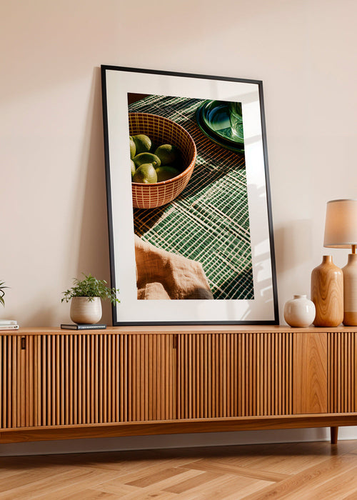 Arte para cozinha com limas em tigela e tecido gráfico