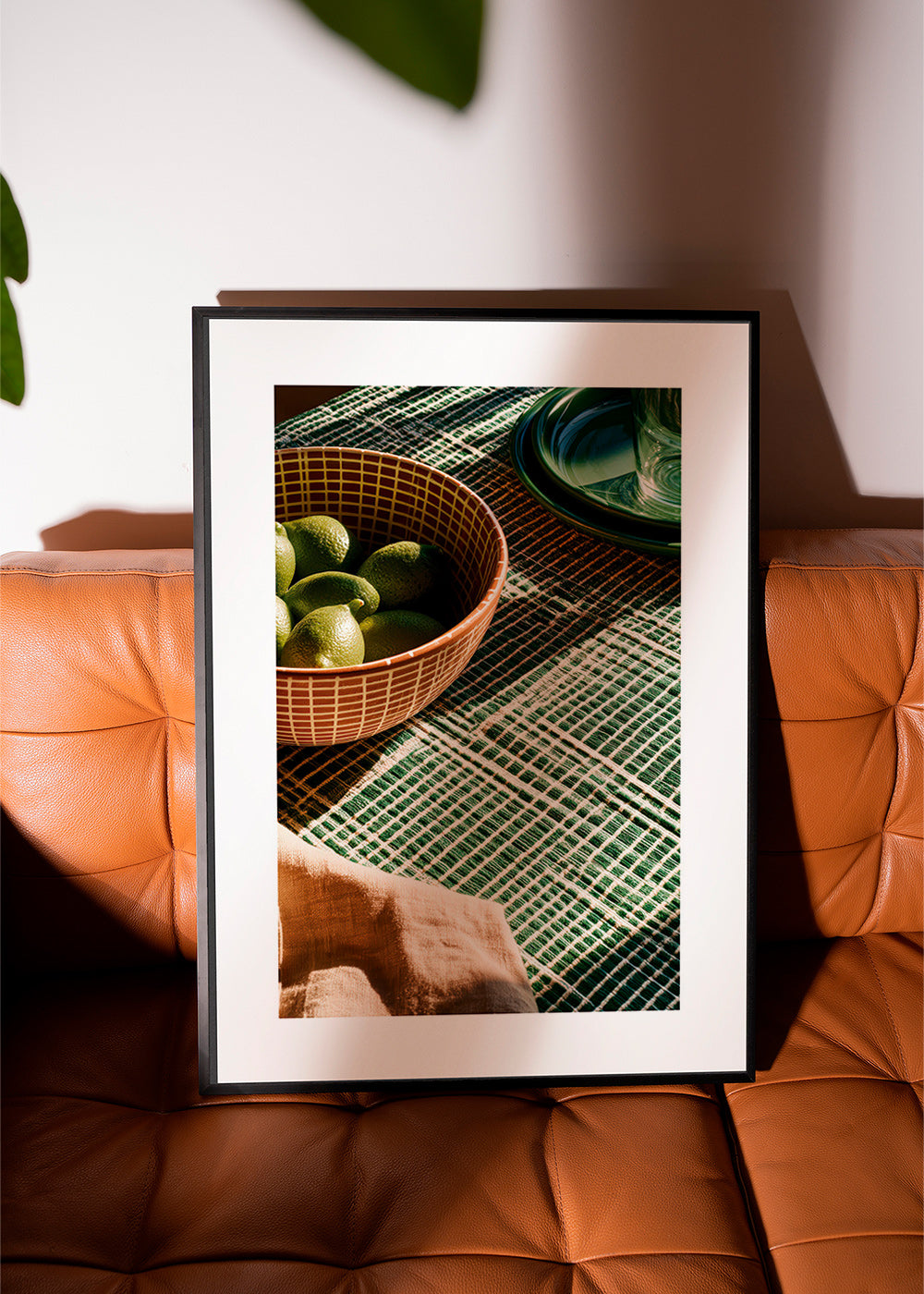 Arte para cozinha com limas em tigela e tecido gráfico