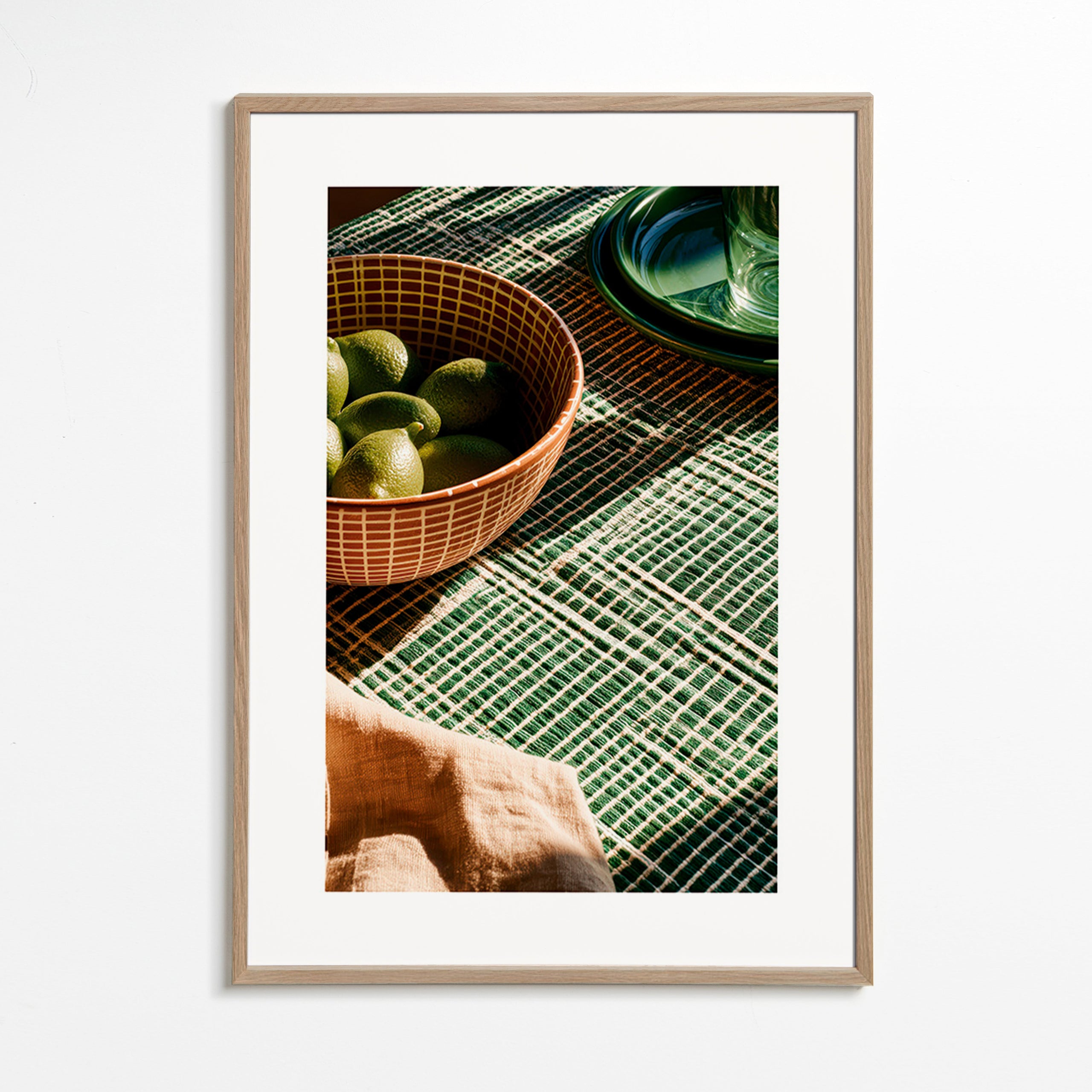 Arte para cozinha com limas em tigela e tecido gráfico
